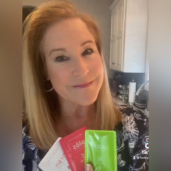 Meet your Posher, Holley - Picture 2 of 2